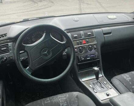 Сірий Мерседес 280, об'ємом двигуна 2.8 л та пробігом 1 тис. км за 2950 $, фото 4 на Automoto.ua