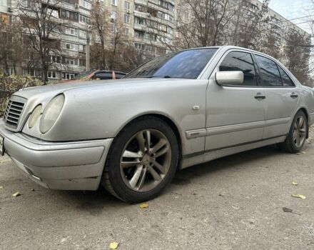 Серый Мерседес 280, объемом двигателя 2.8 л и пробегом 300 тыс. км за 1700 $, фото 1 на Automoto.ua