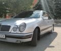 Серый Мерседес 280, объемом двигателя 2.8 л и пробегом 426 тыс. км за 4300 $, фото 1 на Automoto.ua