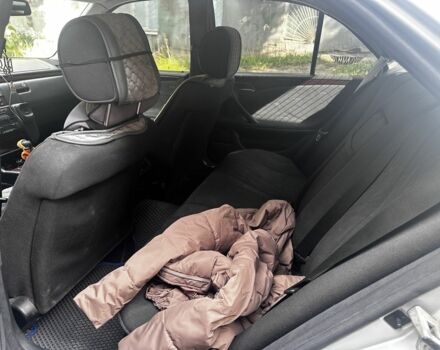 Сірий Мерседес 280, об'ємом двигуна 2.8 л та пробігом 1 тис. км за 3950 $, фото 7 на Automoto.ua