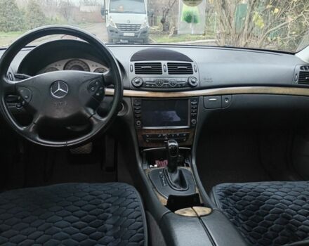 Серый Мерседес 280, объемом двигателя 2.7 л и пробегом 350 тыс. км за 6600 $, фото 4 на Automoto.ua