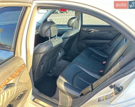 Серый Мерседес 280, объемом двигателя 3.2 л и пробегом 341 тыс. км за 9000 $, фото 5 на Automoto.ua