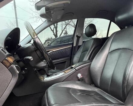 Серый Мерседес 280, объемом двигателя 3.2 л и пробегом 275 тыс. км за 8700 $, фото 9 на Automoto.ua