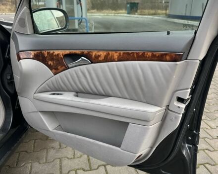 Серый Мерседес 280, объемом двигателя 2.7 л и пробегом 325 тыс. км за 4200 $, фото 4 на Automoto.ua