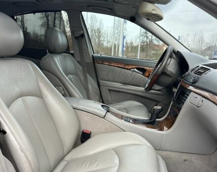 Серый Мерседес 280, объемом двигателя 2.7 л и пробегом 325 тыс. км за 4200 $, фото 3 на Automoto.ua