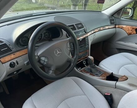 Серый Мерседес 280, объемом двигателя 3 л и пробегом 324 тыс. км за 3600 $, фото 4 на Automoto.ua