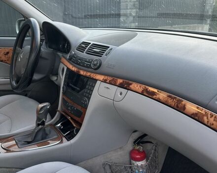 Серый Мерседес 280, объемом двигателя 3 л и пробегом 324 тыс. км за 3600 $, фото 5 на Automoto.ua