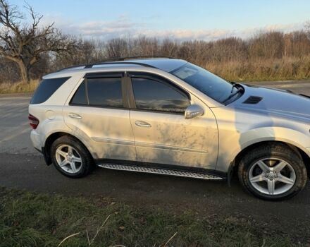 Серый Мерседес 280, объемом двигателя 3 л и пробегом 220 тыс. км за 13500 $, фото 3 на Automoto.ua