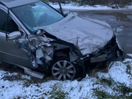 Мерседес 280 2004 в Черновцах на Automoto.ua Серый Мерседес 280, объемом двигателя 2.7 л и пробегом 480 тыс. км за 2850 $, фото 1 на Automoto.ua
