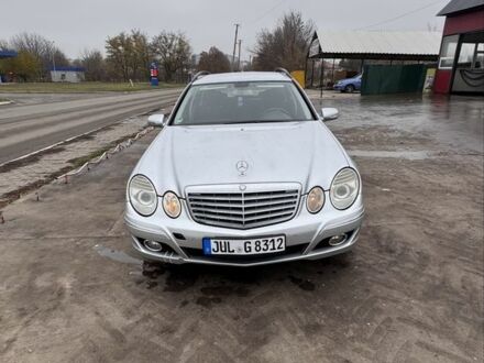 Серый Мерседес 280, объемом двигателя 3 л и пробегом 342 тыс. км за 3200 $, фото 1 на Automoto.ua