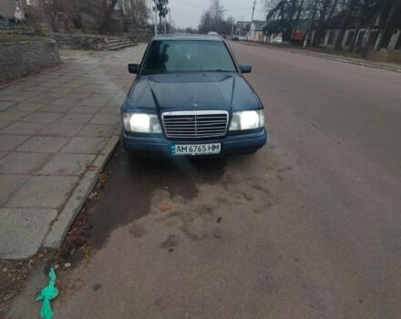 Синій Мерседес 280, об'ємом двигуна 2.8 л та пробігом 330 тис. км за 2750 $, фото 3 на Automoto.ua