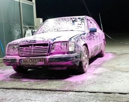 Синій Мерседес 280, об'ємом двигуна 2.8 л та пробігом 330 тис. км за 2750 $, фото 2 на Automoto.ua