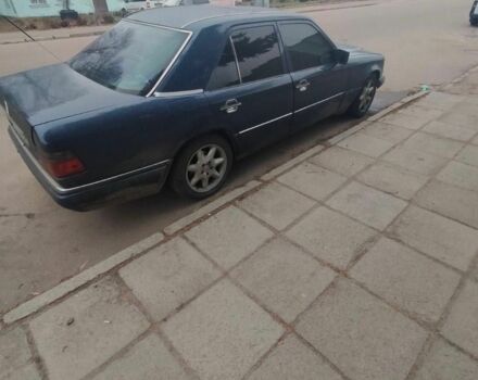 Синій Мерседес 280, об'ємом двигуна 2.8 л та пробігом 330 тис. км за 2750 $, фото 6 на Automoto.ua