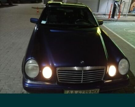 Синий Мерседес 280, объемом двигателя 2.8 л и пробегом 390 тыс. км за 3300 $, фото 3 на Automoto.ua