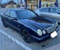 Синий Мерседес 280, объемом двигателя 2.8 л и пробегом 370 тыс. км за 3000 $, фото 1 на Automoto.ua