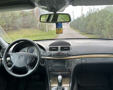 Синий Мерседес 280, объемом двигателя 2.7 л и пробегом 321 тыс. км за 3699 $, фото 3 на Automoto.ua