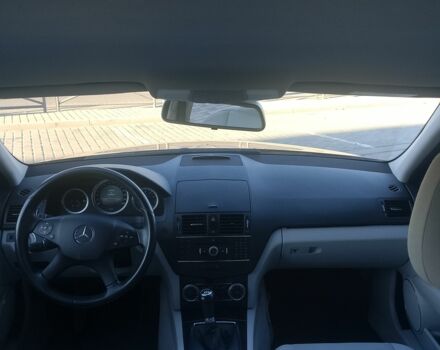 Синій Мерседес 280, об'ємом двигуна 1.6 л та пробігом 230 тис. км за 9300 $, фото 4 на Automoto.ua