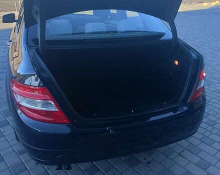 Синій Мерседес 280, об'ємом двигуна 1.6 л та пробігом 230 тис. км за 9300 $, фото 6 на Automoto.ua