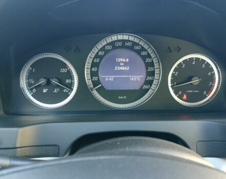 Синій Мерседес 280, об'ємом двигуна 1.6 л та пробігом 230 тис. км за 9300 $, фото 7 на Automoto.ua