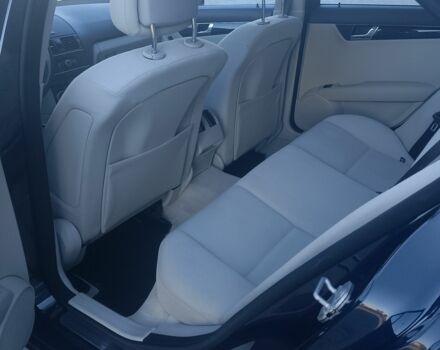 Синій Мерседес 280, об'ємом двигуна 1.6 л та пробігом 230 тис. км за 9300 $, фото 5 на Automoto.ua