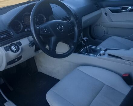 Синій Мерседес 280, об'ємом двигуна 1.6 л та пробігом 230 тис. км за 9300 $, фото 3 на Automoto.ua