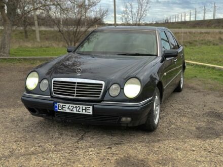 Синій Мерседес 280, об'ємом двигуна 2.8 л та пробігом 379 тис. км за 2700 $, фото 1 на Automoto.ua