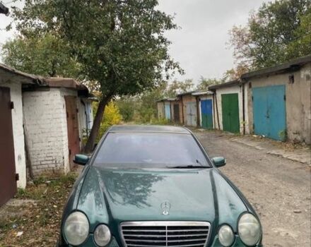 Зелений Мерседес 280, об'ємом двигуна 2.8 л та пробігом 300 тис. км за 1800 $, фото 1 на Automoto.ua