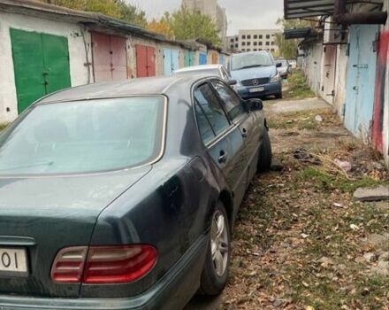 Зелений Мерседес 280, об'ємом двигуна 2.8 л та пробігом 300 тис. км за 1800 $, фото 4 на Automoto.ua