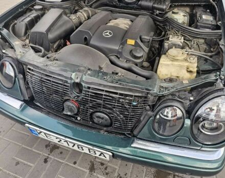 Зеленый Мерседес 280, объемом двигателя 2.8 л и пробегом 278 тыс. км за 2800 $, фото 4 на Automoto.ua