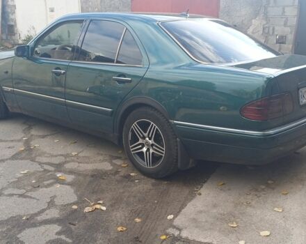 Зеленый Мерседес 280, объемом двигателя 2.8 л и пробегом 278 тыс. км за 2800 $, фото 2 на Automoto.ua