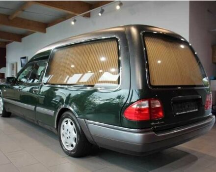 Зеленый Мерседес 280, объемом двигателя 2.8 л и пробегом 340 тыс. км за 17420 $, фото 4 на Automoto.ua