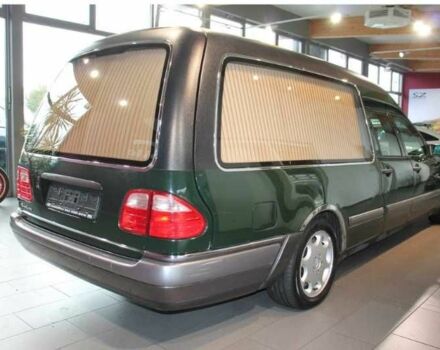 Зеленый Мерседес 280, объемом двигателя 2.8 л и пробегом 340 тыс. км за 17420 $, фото 6 на Automoto.ua