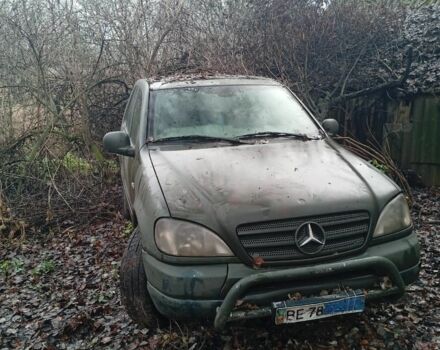 Зелений Мерседес 280, об'ємом двигуна 0 л та пробігом 35 тис. км за 750 $, фото 6 на Automoto.ua