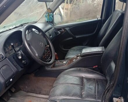 Зелений Мерседес 280, об'ємом двигуна 0 л та пробігом 35 тис. км за 750 $, фото 5 на Automoto.ua