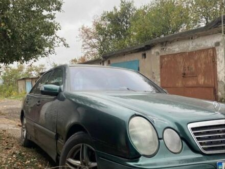 Мерседес 280 1996 в Терновке на Automoto.ua Зеленый Мерседес 280, объемом двигателя 2.8 л и пробегом 300 тыс. км за 1800 $, фото 1 на Automoto.ua