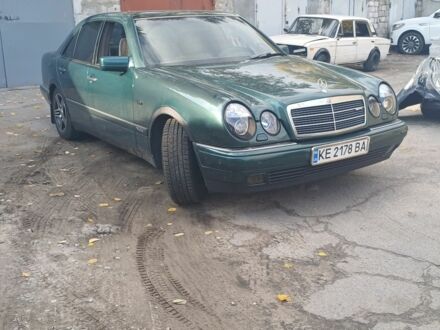 Мерседес 280 1998 у Кам'янське (Дніпродзержинськ) на Automoto.ua Зелений Мерседес 280, об'ємом двигуна 2.8 л та пробігом 278 тис. км за 2800 $, фото 1 на Automoto.ua