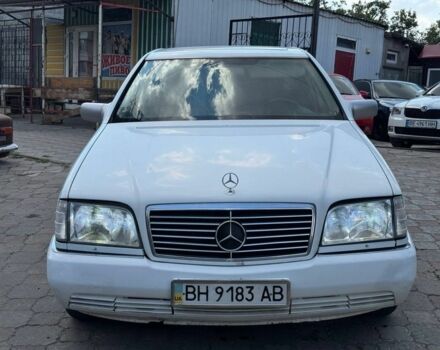 Белый Мерседес 300, объемом двигателя 3 л и пробегом 300 тыс. км за 2899 $, фото 1 на Automoto.ua