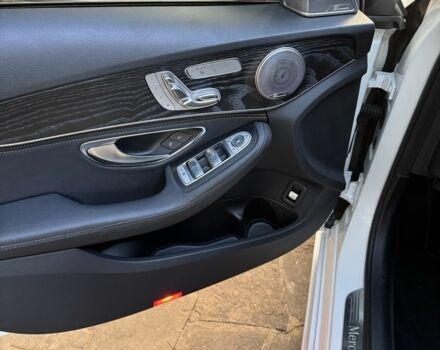 Белый Мерседес 300, объемом двигателя 2 л и пробегом 147 тыс. км за 21000 $, фото 5 на Automoto.ua