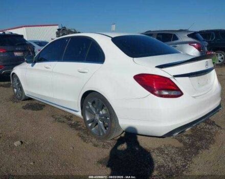 Белый Мерседес 300, объемом двигателя 2 л и пробегом 163 тыс. км за 11700 $, фото 2 на Automoto.ua