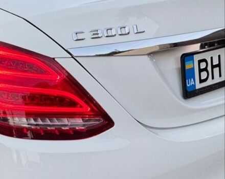 Белый Мерседес 300, объемом двигателя 2 л и пробегом 147 тыс. км за 21000 $, фото 3 на Automoto.ua