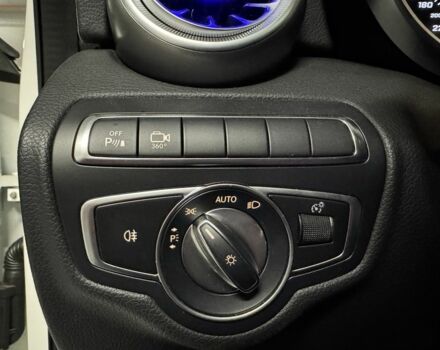 Белый Мерседес 300, объемом двигателя 2 л и пробегом 129 тыс. км за 26999 $, фото 12 на Automoto.ua