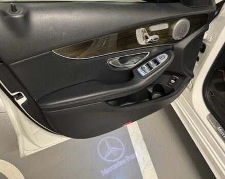 Белый Мерседес 300, объемом двигателя 2 л и пробегом 129 тыс. км за 26999 $, фото 22 на Automoto.ua