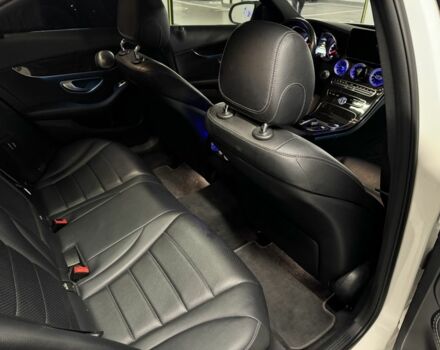 Белый Мерседес 300, объемом двигателя 2 л и пробегом 129 тыс. км за 26999 $, фото 19 на Automoto.ua