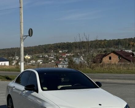 Белый Мерседес 300, объемом двигателя 2 л и пробегом 30 тыс. км за 35300 $, фото 3 на Automoto.ua