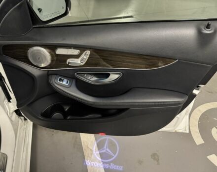 Белый Мерседес 300, объемом двигателя 2 л и пробегом 129 тыс. км за 26999 $, фото 16 на Automoto.ua