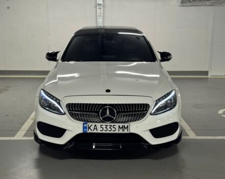 Белый Мерседес 300, объемом двигателя 2 л и пробегом 129 тыс. км за 26999 $, фото 1 на Automoto.ua