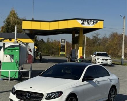 Белый Мерседес 300, объемом двигателя 2 л и пробегом 30 тыс. км за 35300 $, фото 4 на Automoto.ua