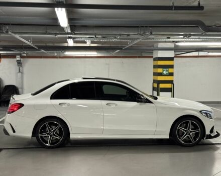 Белый Мерседес 300, объемом двигателя 2 л и пробегом 129 тыс. км за 26999 $, фото 4 на Automoto.ua