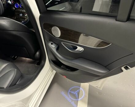 Белый Мерседес 300, объемом двигателя 2 л и пробегом 129 тыс. км за 26999 $, фото 18 на Automoto.ua