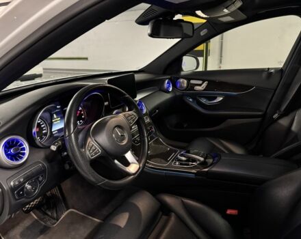 Белый Мерседес 300, объемом двигателя 2 л и пробегом 129 тыс. км за 26999 $, фото 10 на Automoto.ua